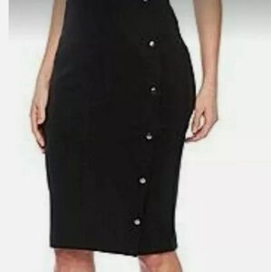Women black knee lenght skirt.